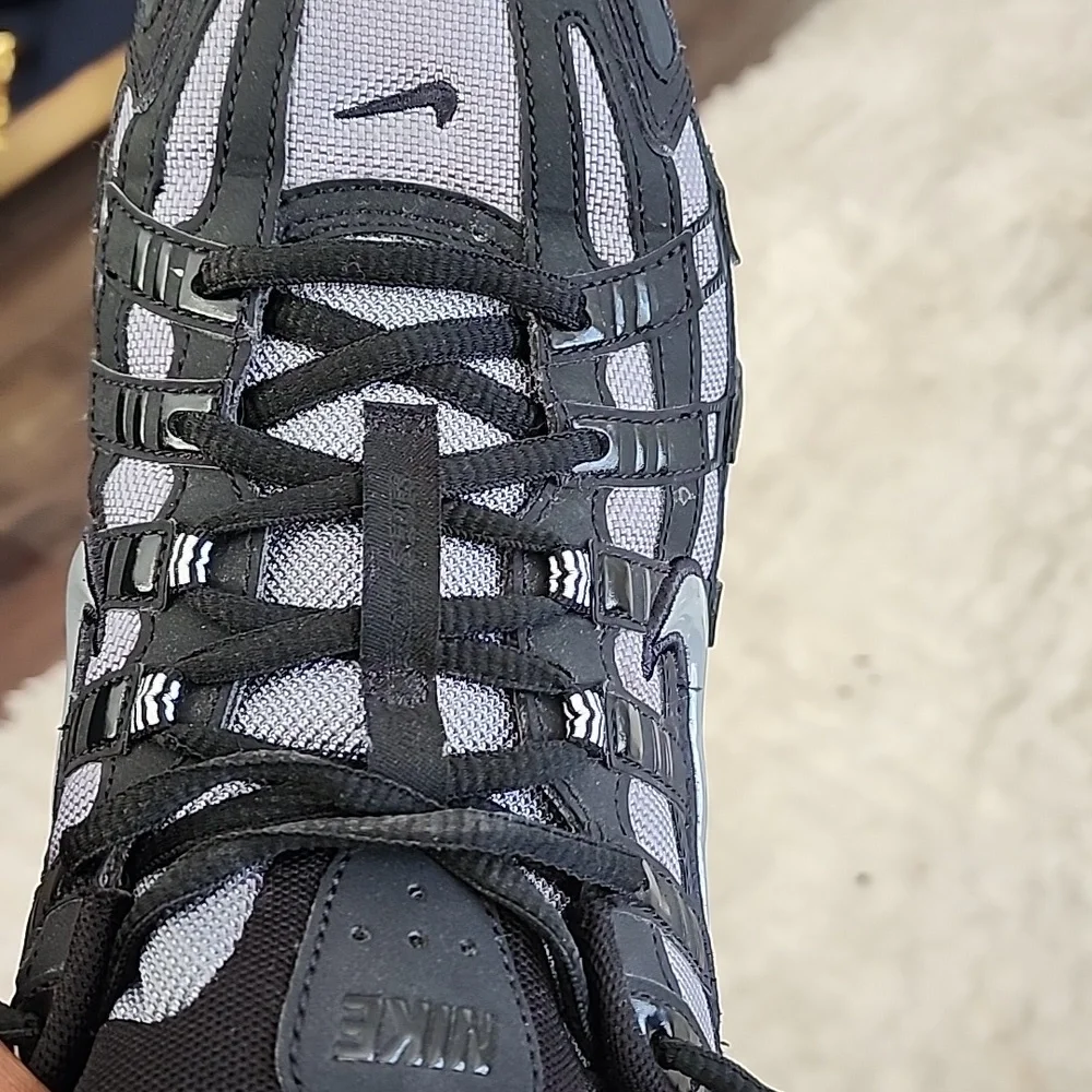 Nike Black Mesh Sneakers - Picture 9 of 10